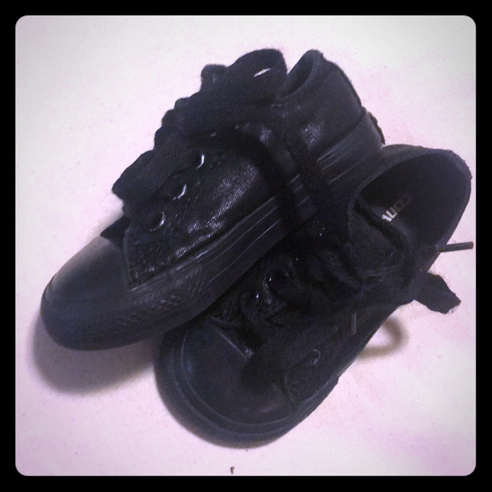 Toddler 5 black converse all star